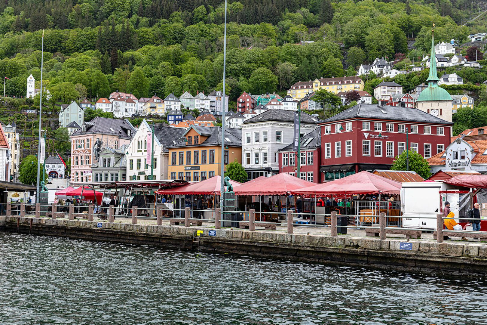Fischmarkt für Touristen in Bergen